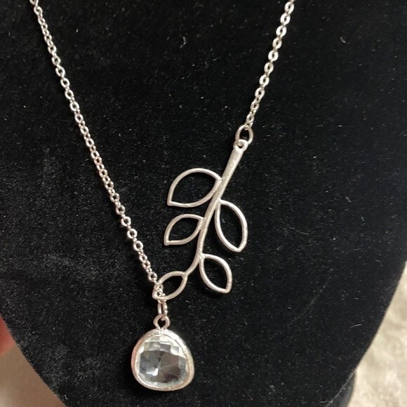 Silver tone Leaf branch necklace with clear faceted stone looped through - 20” - Picture 5 of 6